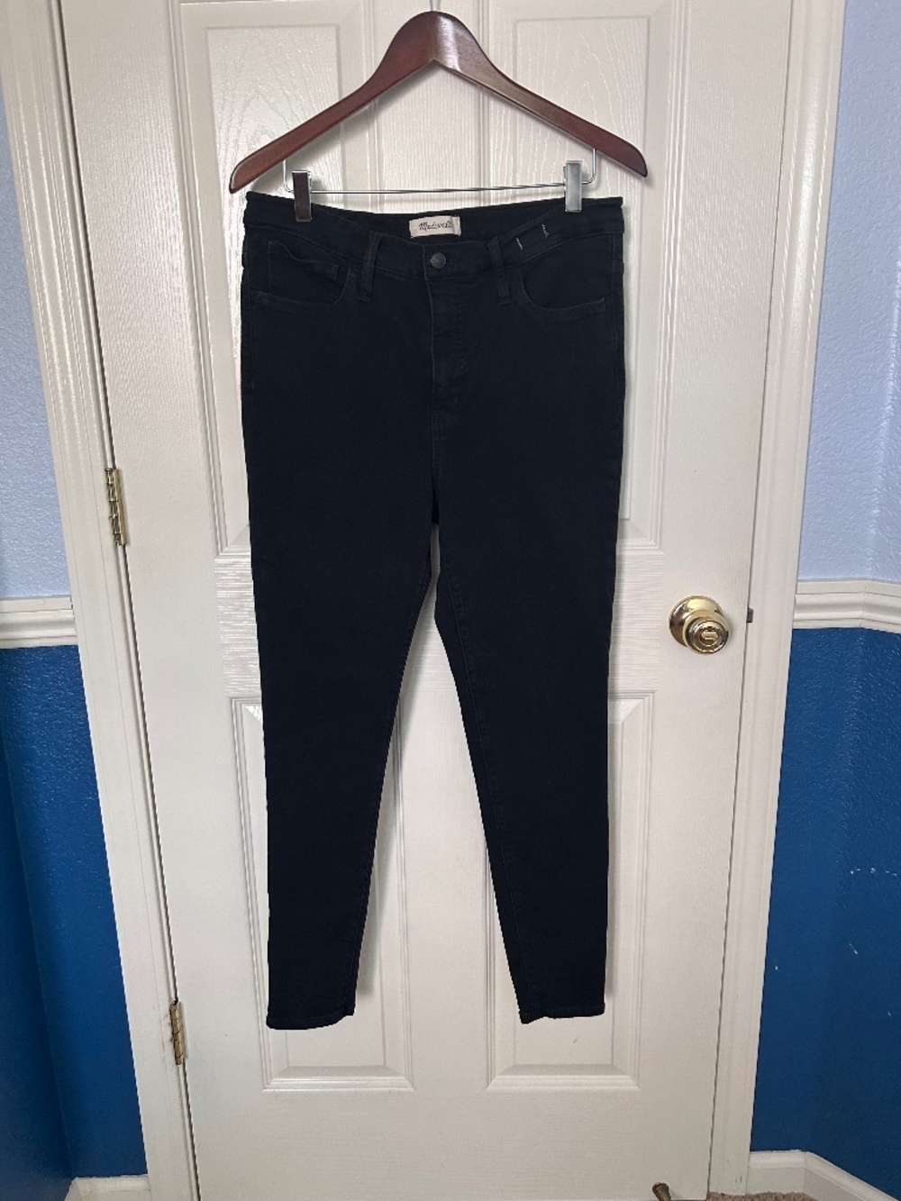 Women’s skinny jeans, great condition, size 31, black, soft stretchy denim